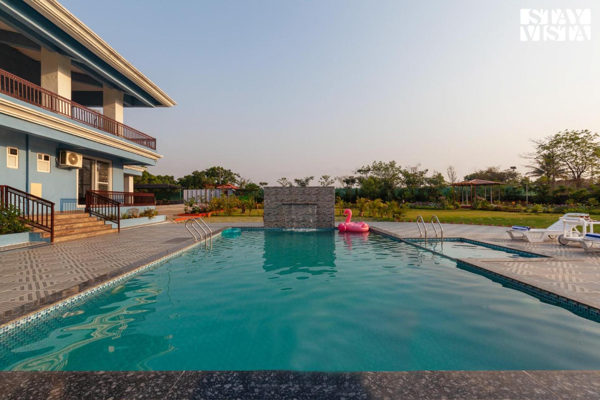 Stayvista'S Hillside Meadows - Mountainside Retreat With Farm View, Pool & Deck, Lawn & Gazebo Chinchavli ภายนอก รูปภาพ