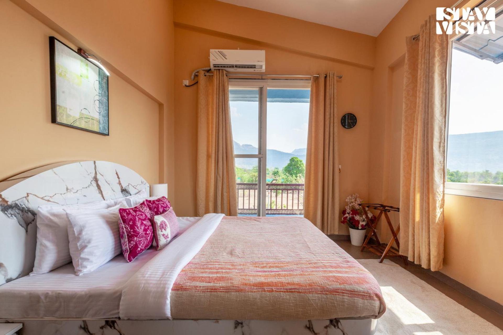 Stayvista'S Hillside Meadows - Mountainside Retreat With Farm View, Pool & Deck, Lawn & Gazebo Chinchavli ภายนอก รูปภาพ