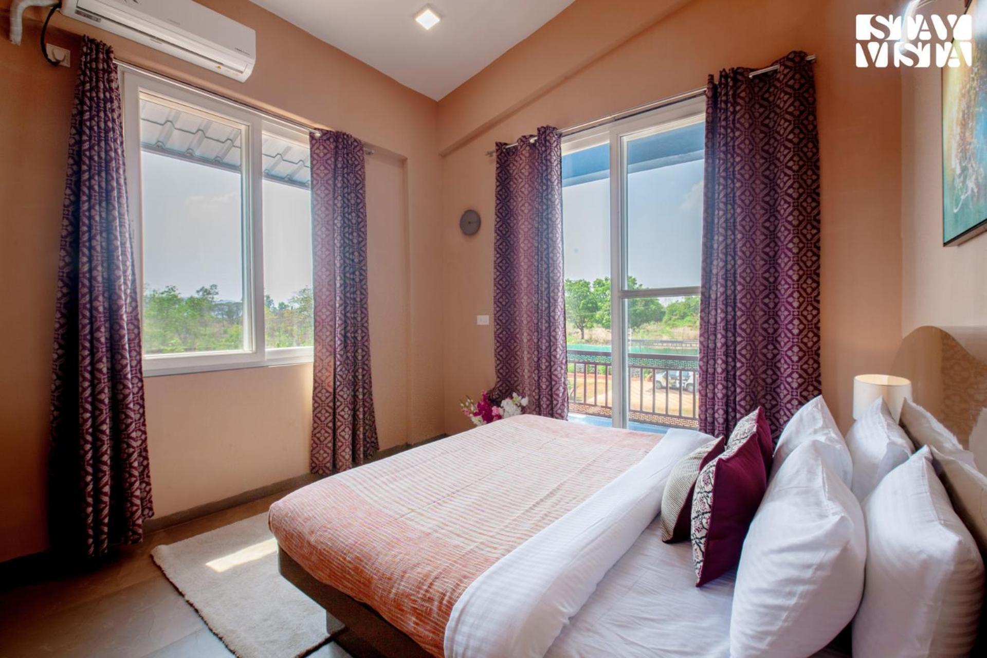 Stayvista'S Hillside Meadows - Mountainside Retreat With Farm View, Pool & Deck, Lawn & Gazebo Chinchavli ภายนอก รูปภาพ