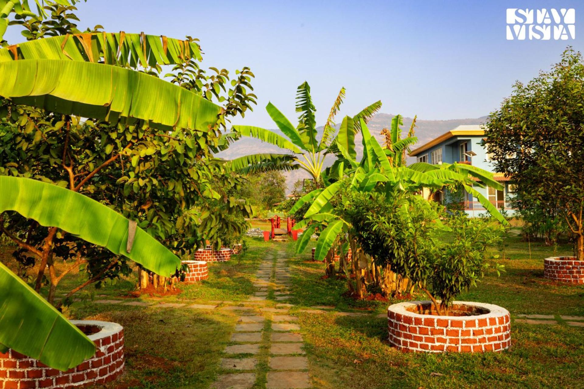 Stayvista'S Hillside Meadows - Mountainside Retreat With Farm View, Pool & Deck, Lawn & Gazebo Chinchavli ภายนอก รูปภาพ
